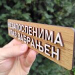 Nezaposlenima ulaz zabranjen oznaka za vrata