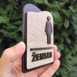 Oznaka-za-vrata-toalet-wc-3D-LUX-Crna-ZENSKI-2