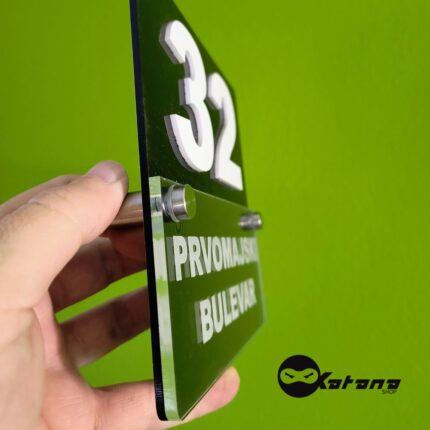 Kućni broj od klirita 3D gravura