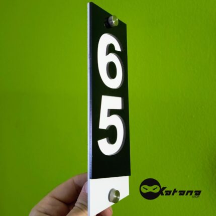 Broj za kuću od klirita uspravni