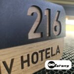 Oznake za vrata hotela sa nazivom ili logotipom