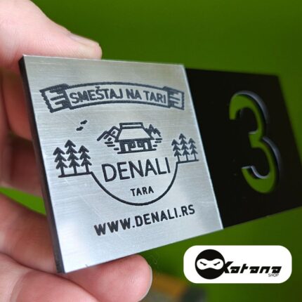 Oznaka za vrata sa logotipom ili tekstom