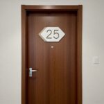 Broj-za-vrata-hotela-apartmana-sobe-sestougaoni1
