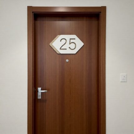 Broj-za-vrata-hotela-apartmana-sobe-sestougaoni1